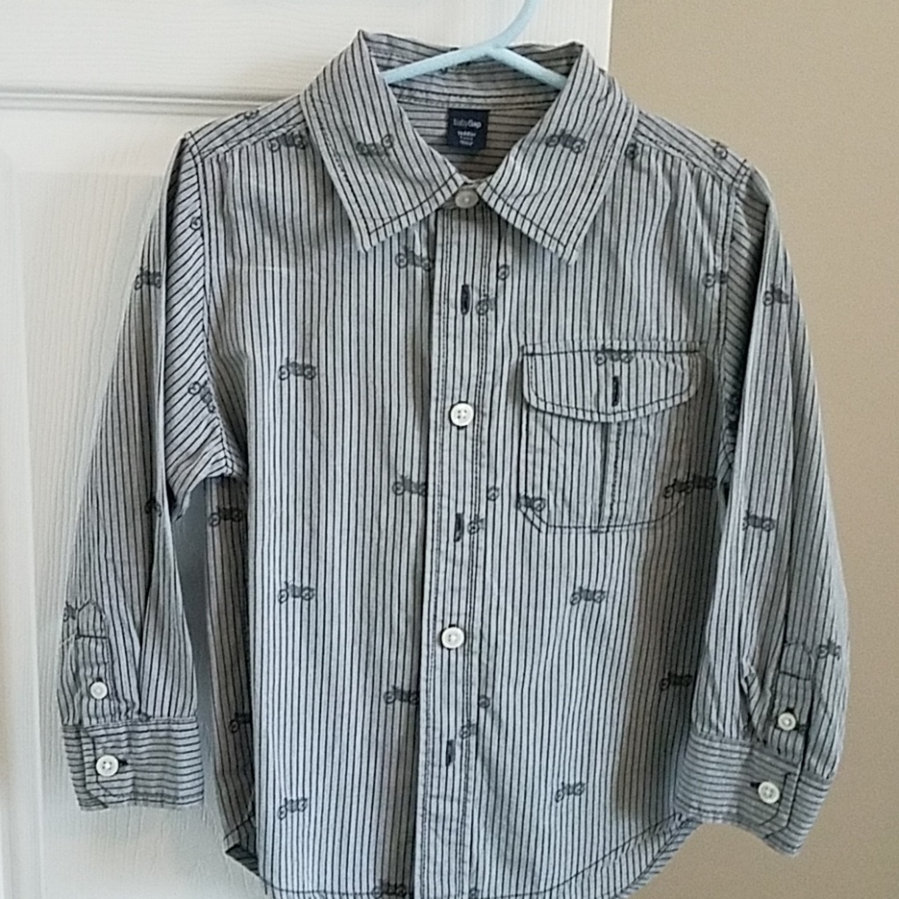 Boys Gap dress shirt, size 4.